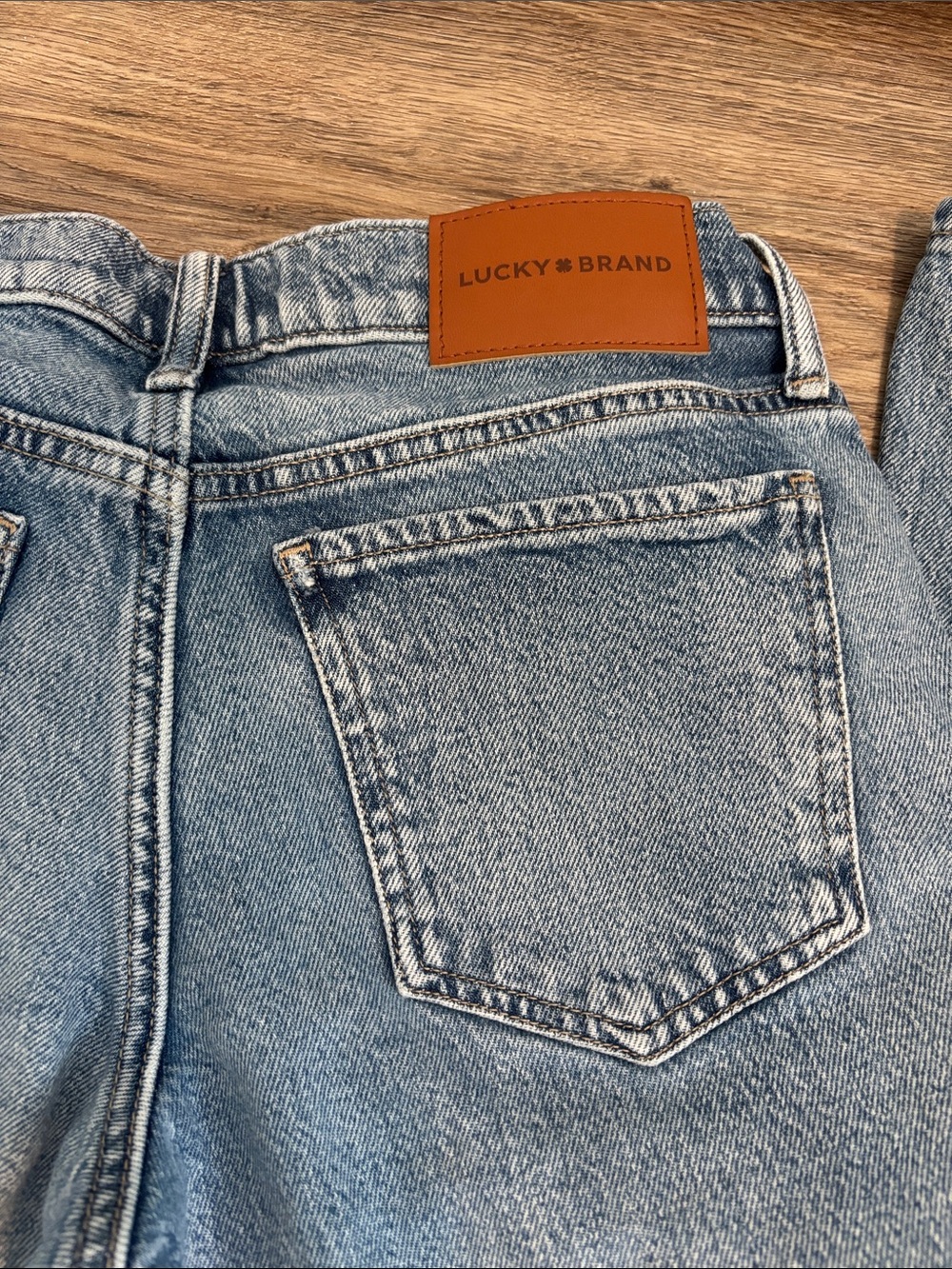 Lucky Brand Light Wash Easy Rider Boot Jeans - Picture 10 of 11
